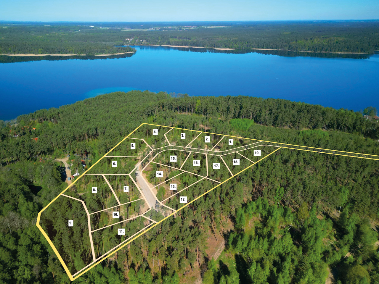 Mapa działek z numeracją — widok z lotu ptaka